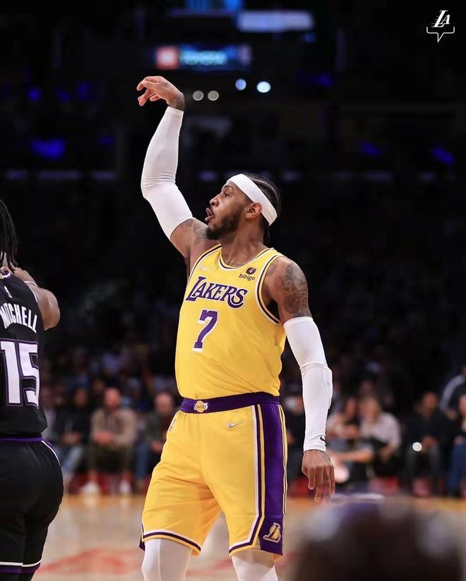 法国杯赛程吃紧，门兴格拉德巴赫今夜手感冰凉，话题不断，轮换策略成焦点