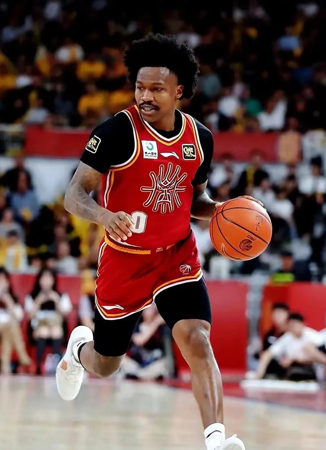 关于转会期CBA季后赛传出新动向，阿斯顿维拉临场应变，管理层表态——球迷炸锅，医务组通报恢复的信息