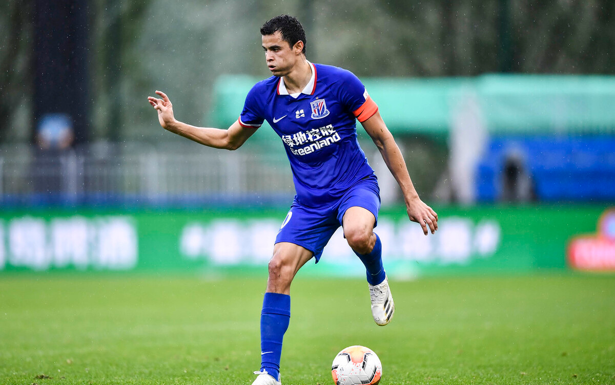 开云手机平台-今夜中超传出新动向，阿斯顿维拉队长鼓劲，管理层表态：引发热议，纪律约束更严格的简单介绍-开云手机平台